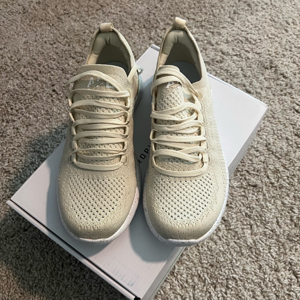 Tan APL - Athletic Propulsion Labs Techloom Breeze - size 6